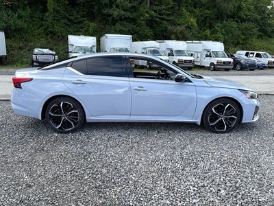 2023 Nissan Altima SR