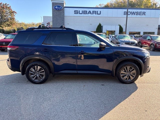 2022 Nissan Pathfinder SV