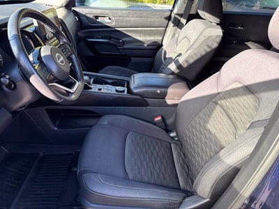 2022 Nissan Pathfinder SV