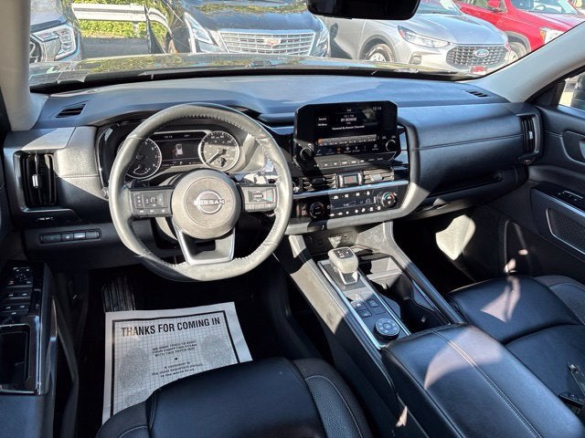 2023 Nissan Pathfinder SL