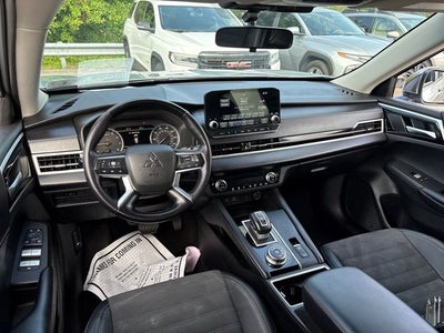 2022 Mitsubishi Outlander SE